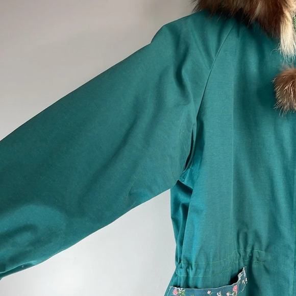 VINTAGE Handmade Labrador Parka Jacket Hunter Green Embroidered Fox Fur Poms M - Picture 7 of 11